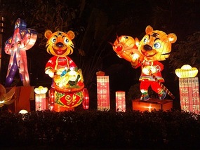 City Wall, River & Spring Festival Adventure