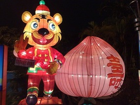 City Wall, River & Spring Festival Adventure