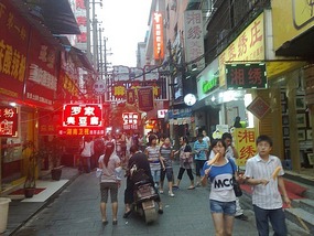 Beers In Changsha With Aussie Crusty