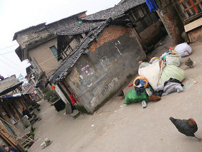 A Tomb Sweeping Easter On Bird Pagoda Hill