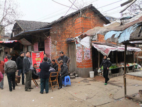 A Tomb Sweeping Easter On Bird Pagoda Hill