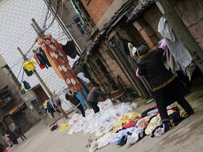 A Tomb Sweeping Easter On Bird Pagoda Hill
