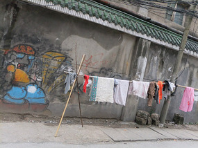 A Tomb Sweeping Easter On Bird Pagoda Hill