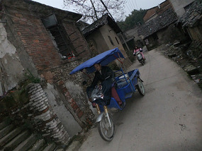 A Tomb Sweeping Easter On Bird Pagoda Hill
