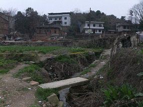 A Tomb Sweeping Easter On Bird Pagoda Hill
