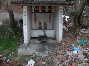 A Tomb Sweeping Easter On Bird Pagoda Hill