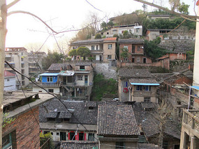 A Tomb Sweeping Easter On Bird Pagoda Hill