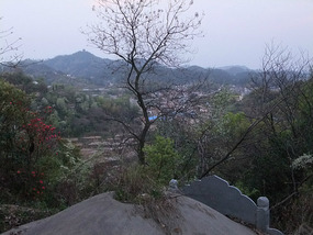 A Tomb Sweeping Easter On Bird Pagoda Hill