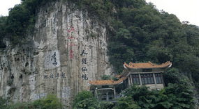 Longtan Lake & Plenty of Beers N Noodles in Liuzho
