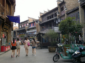 Longtan Lake & Plenty of Beers N Noodles in Liuzho