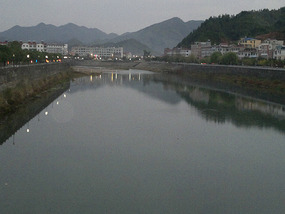 Jishui Reflective River Walk