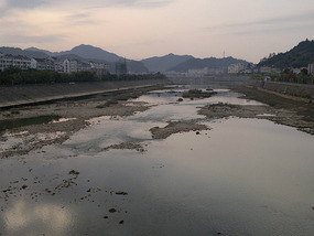 Jishui Reflective River Walk