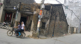 Yacheng 'String Bean' Town Adventure