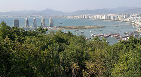 Luhuitou Park & Dadonghai Beach Dinner
