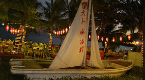 Luhuitou Park & Dadonghai Beach Dinner