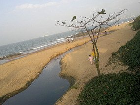 Holiday Beach to Haikou Walk