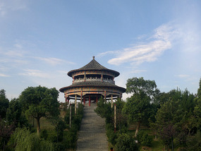 Beer N BBQ & Pagoda Park