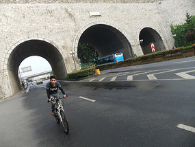 The Zhonghua City Gate Adventure
