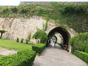 The Zhonghua City Gate Adventure