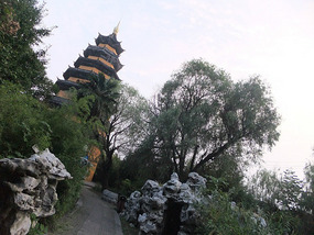 The Peaceful Ride To Chuzhous Wentong Pagoda