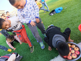 Apple Bobbing With Skippy