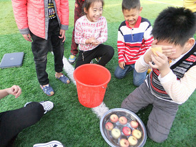 Apple Bobbing With Skippy