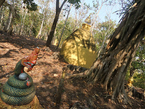 Wats Across The Mekong