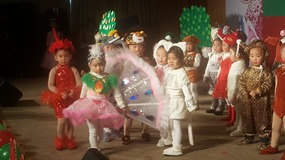 Kinder Plays & Xmas Fun