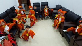 Kinder Plays & Xmas Fun