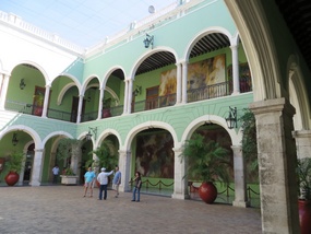 Palacio Gobierno ... A green one!