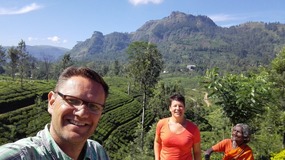 Theeplukster mengt zich in onze selfie