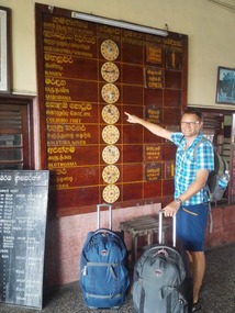 De trein time table op het station van Galle