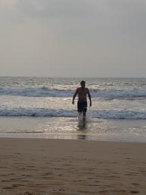 Even wezen body surfen in de golven