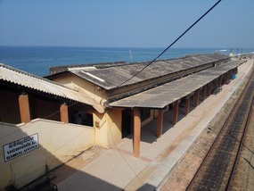 Bambalapitiya Station: foeilelijk, mooi gelegen