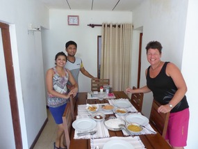 Lunch staat klaar bij Tharindu & Asha