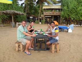 Op het strand met Tharindu & Asha