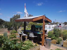 De beer-fruit-vegetable garden van Sonja & Scotty