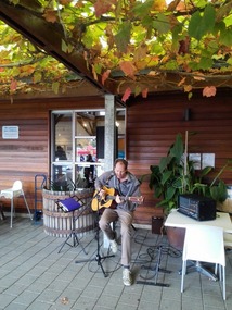 Mike speelt prachtige nummers