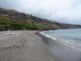 Ho'okena grey sand beach