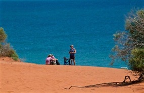 Shark Bay, Evi chatting up some Internationals