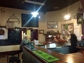 Sandstone Pub and old alco!