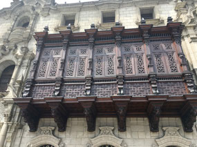 geschnitzter Balkon