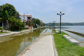 überschwemmte Promenade