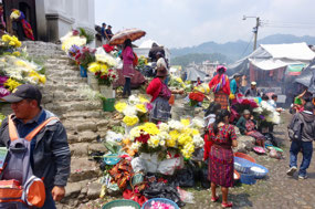 Blumen vor der Kirche für Rituale