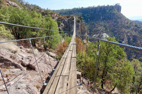 schwankende Hängebrücke