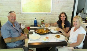 Rabbitt Paello  in Valencia with Amelia