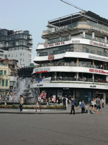 Coffee shops overlooking the lake
