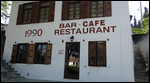 The 1990 Bar and Restaurant -Portaria