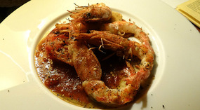 Grilled shrimp in vegetable sauce