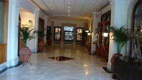 The stylish corridor next to the entrance